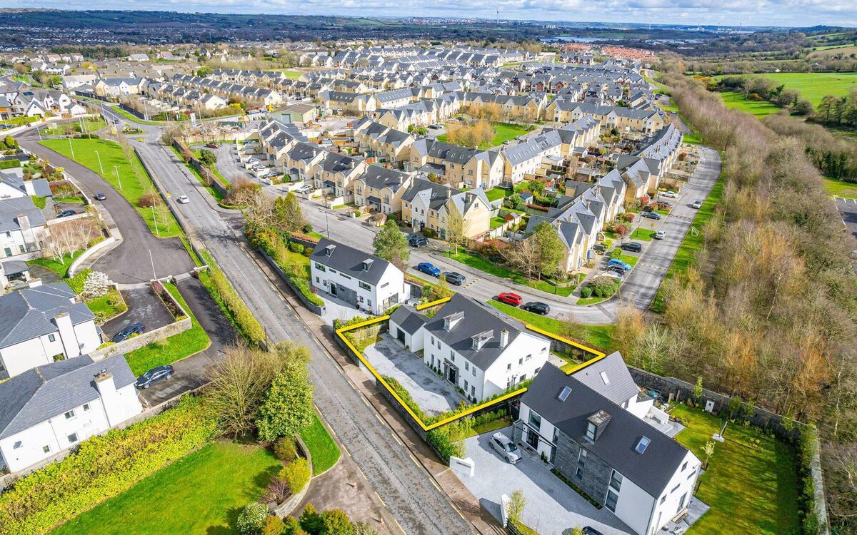 Greystone, at the Kilmoney Road, is within 2kms of Carrigaline town centre Greystone, at the Kilmoney Road, is within 2kms of Carrigaline town centre