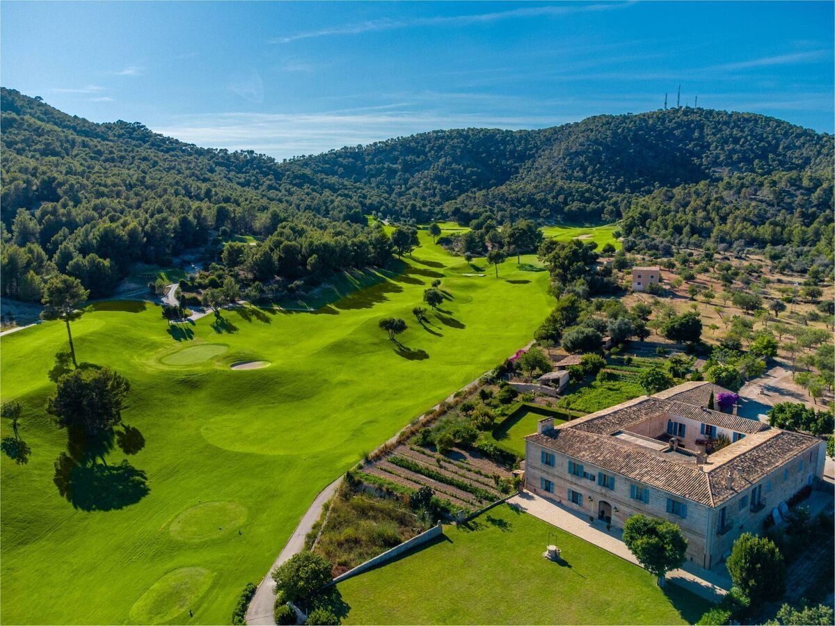 Swing it like a Pro is Zafiro Palace Andratx’s new golf package, offering the five-star hotel’s new Club Suite Swing it like a Pro is Zafiro Palace Andratx’s new golf package, offering the five-star hotel’s new Club Suite
