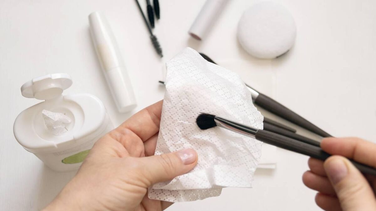 When to throw out product, the right way to clean your brushes: The definitive guide to spring cleaning your makeup bag - Vimarsana News