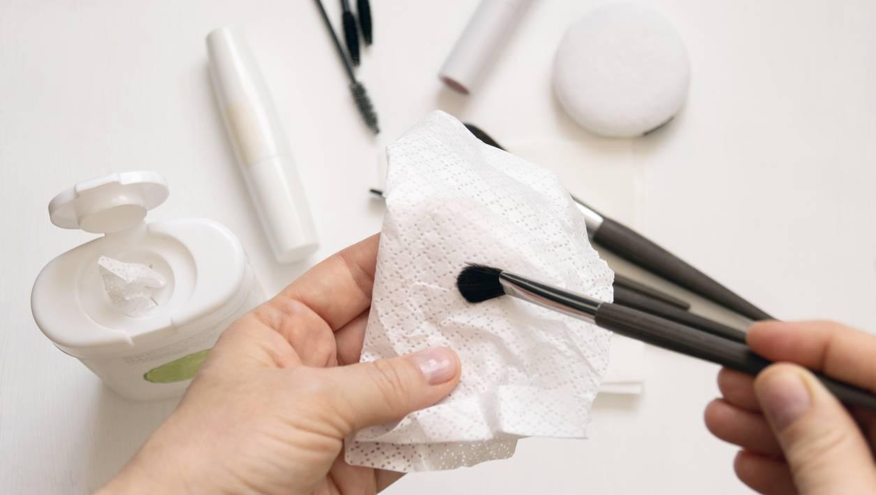How long does makeup actually last? The definitive guide to spring cleaning your kit
