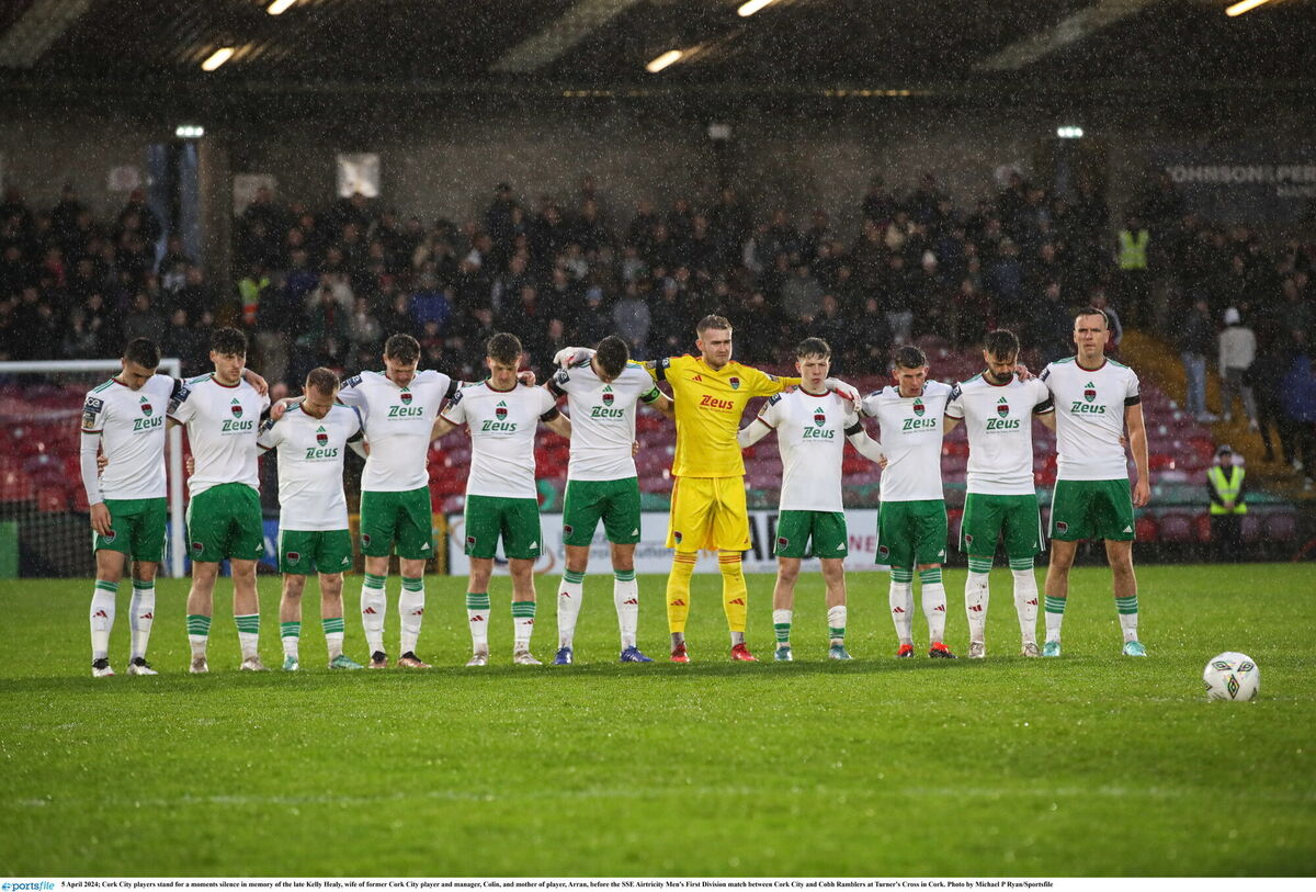 Cork City players stand for a moments silence in memory of the late Kelly Healy, wife of former Cork City player and manager, Colin, and mother of player, Arran, before the SSE Airtricity Men's First Division match between Cork City and Cobh Ramblers. Pic: Michael P Ryan. Sportsfile