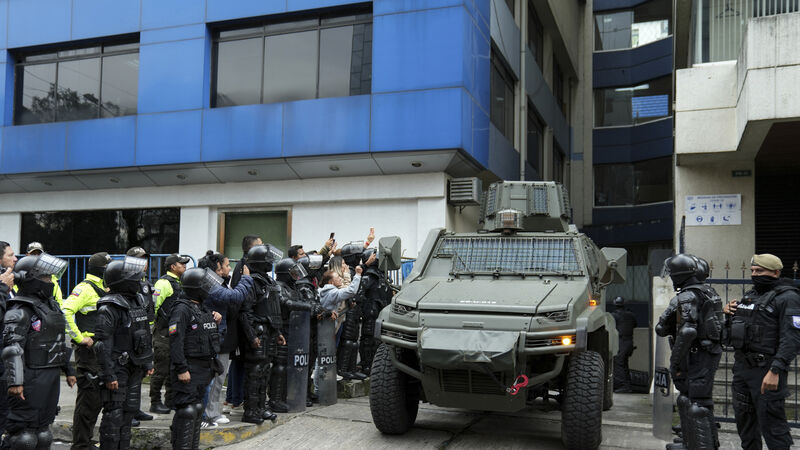 Mexico cuts off diplomatic ties with Ecuador after police break in at embassy Mexico cuts off diplomatic ties with Ecuador after police break in at embassy