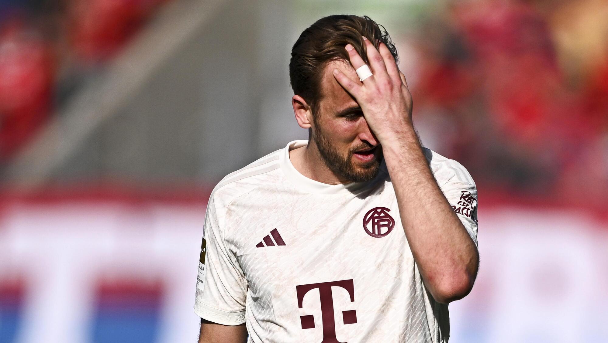 Leverkusen on brink of Bundesliga title as Kane and Bayern collapse again