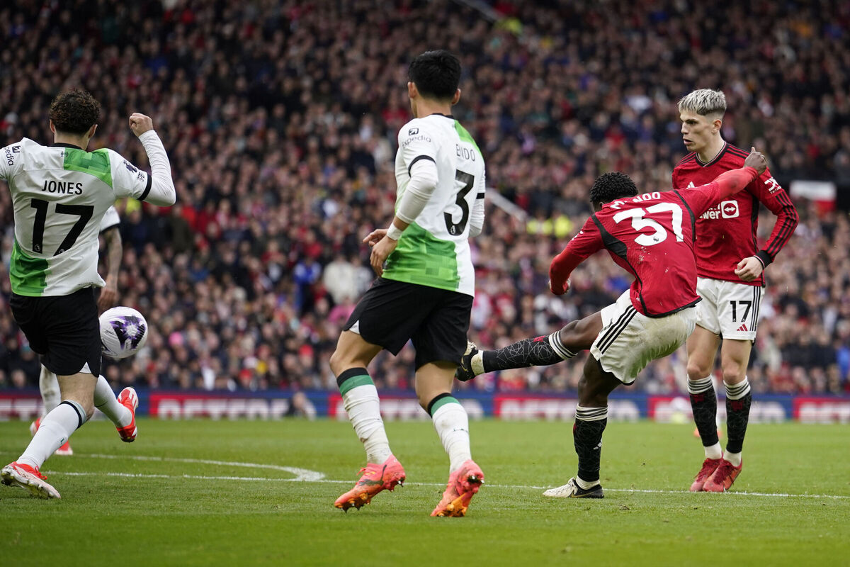 Manchester United's Kobbie Mainoo scores. AP Photo/Dave Thompson.