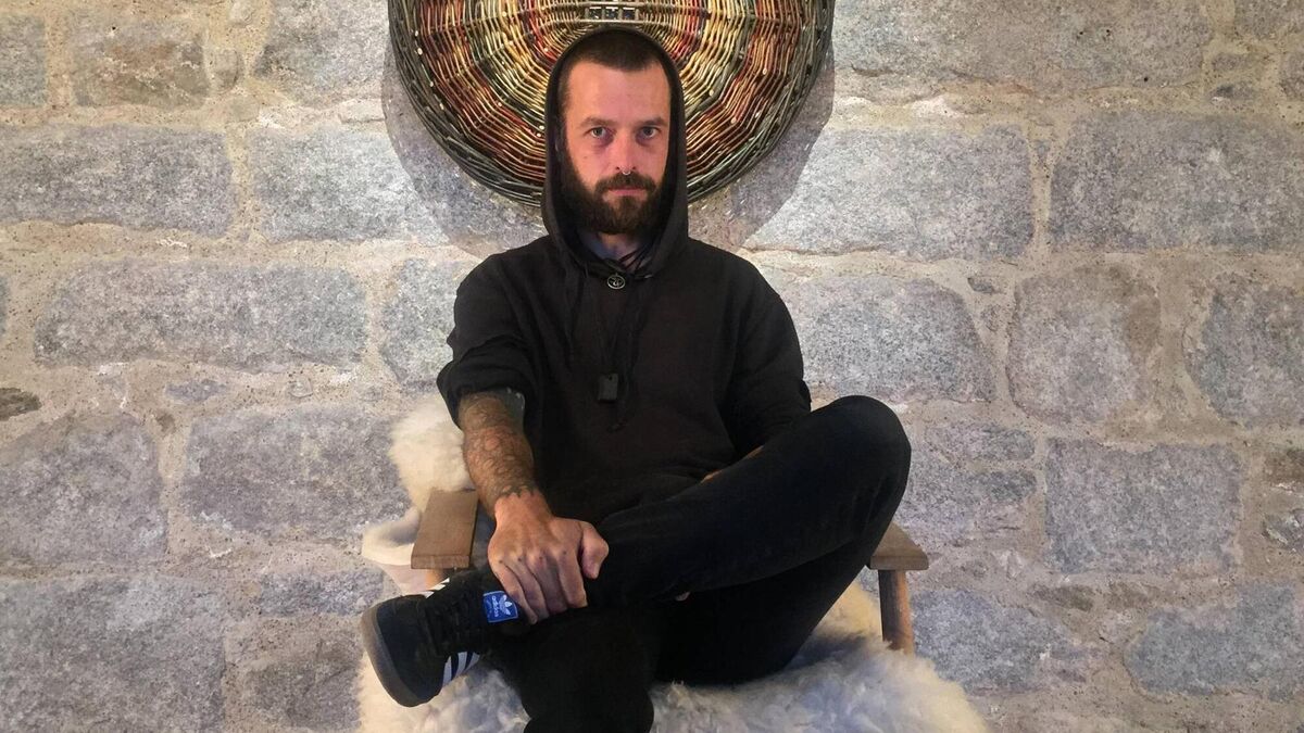 Ian Lynch of Lankum has a solo project titled One Leg One Eye. Ian Lynch of Lankum has a solo project titled One Leg One Eye.