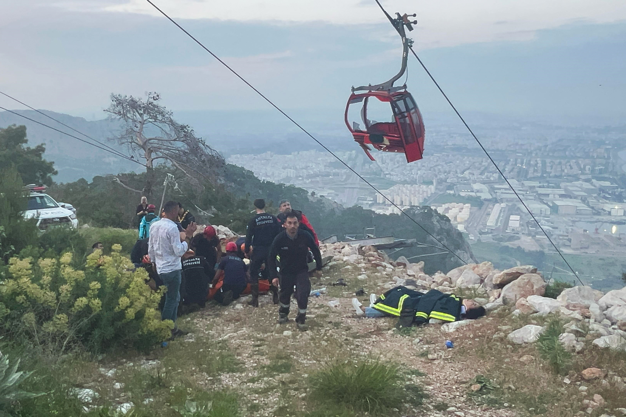 174 people rescued almost a day after fatal cable car accident in Turkey