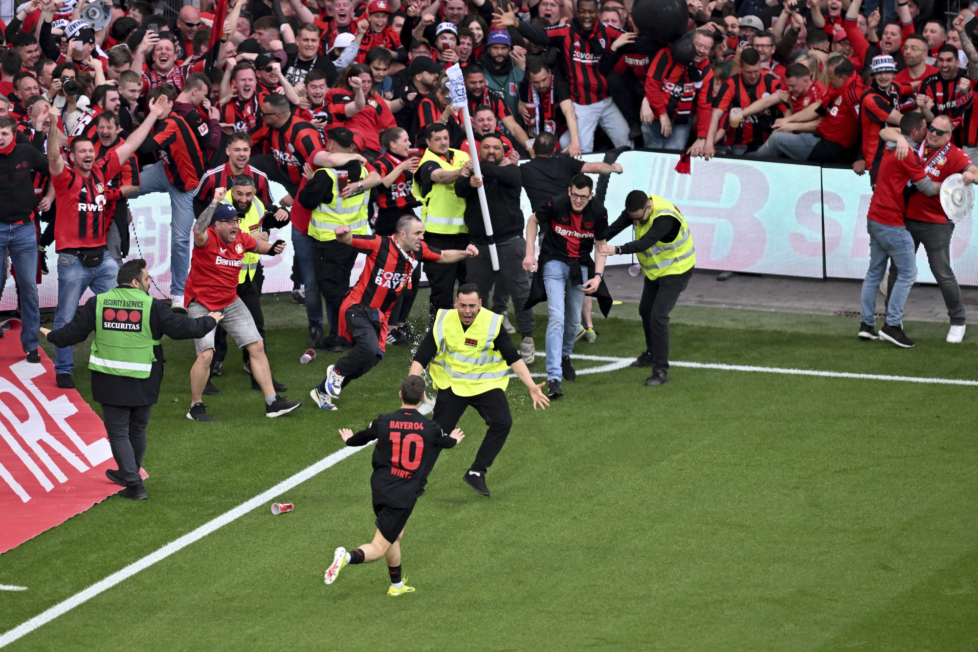 Bayer Leverkusen clinch historic Bundesliga title with rout of Werder Bremen