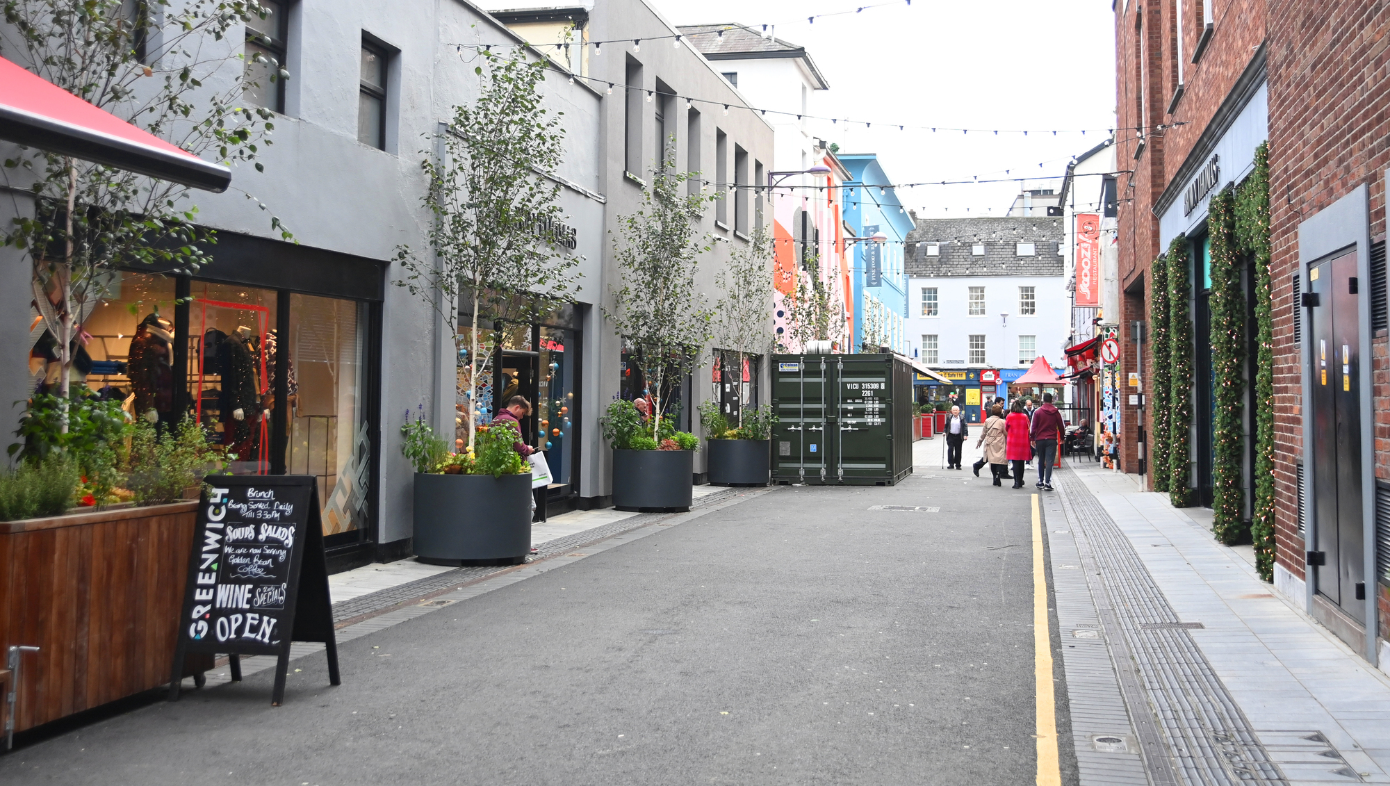 Six arrested after 'altercation' on Cork City street