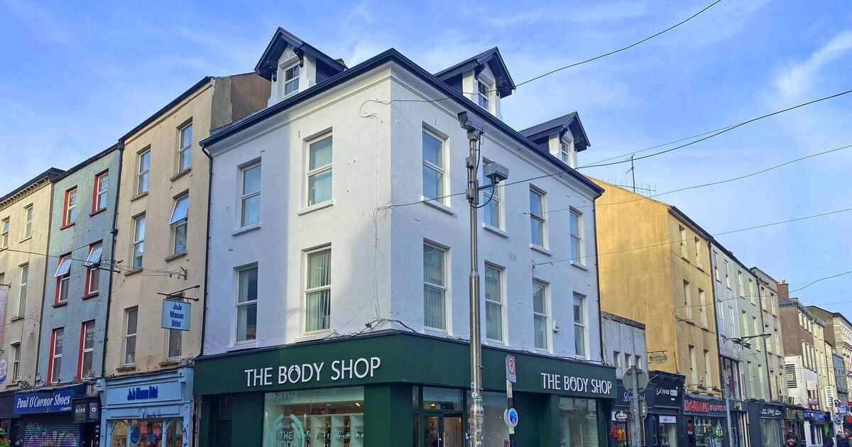 Sliding doors on Cork city's Oliver Plunkett St as Body Shop goes and