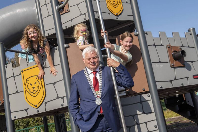 Mayor of the County of Cork, Cllr Frank O'Flynn, unveiling new facilities at Bandon Playground with Amelia O'Leary, Fiadh Baston and Sophie Bambury on the climbing frame. The park features embankment slides, a wheelchair-accessible roundabout and sensory play panels. Pic: Brian Lougheed Mayor of the County of Cork, Cllr Frank O'Flynn, unveiling new facilities at Bandon Playground with Amelia O'Leary, Fiadh Baston and Sophie Bambury on the climbing frame. The park features embankment slides, a wheelchair-accessible roundabout and sensory play panels. Pic: Brian Lougheed