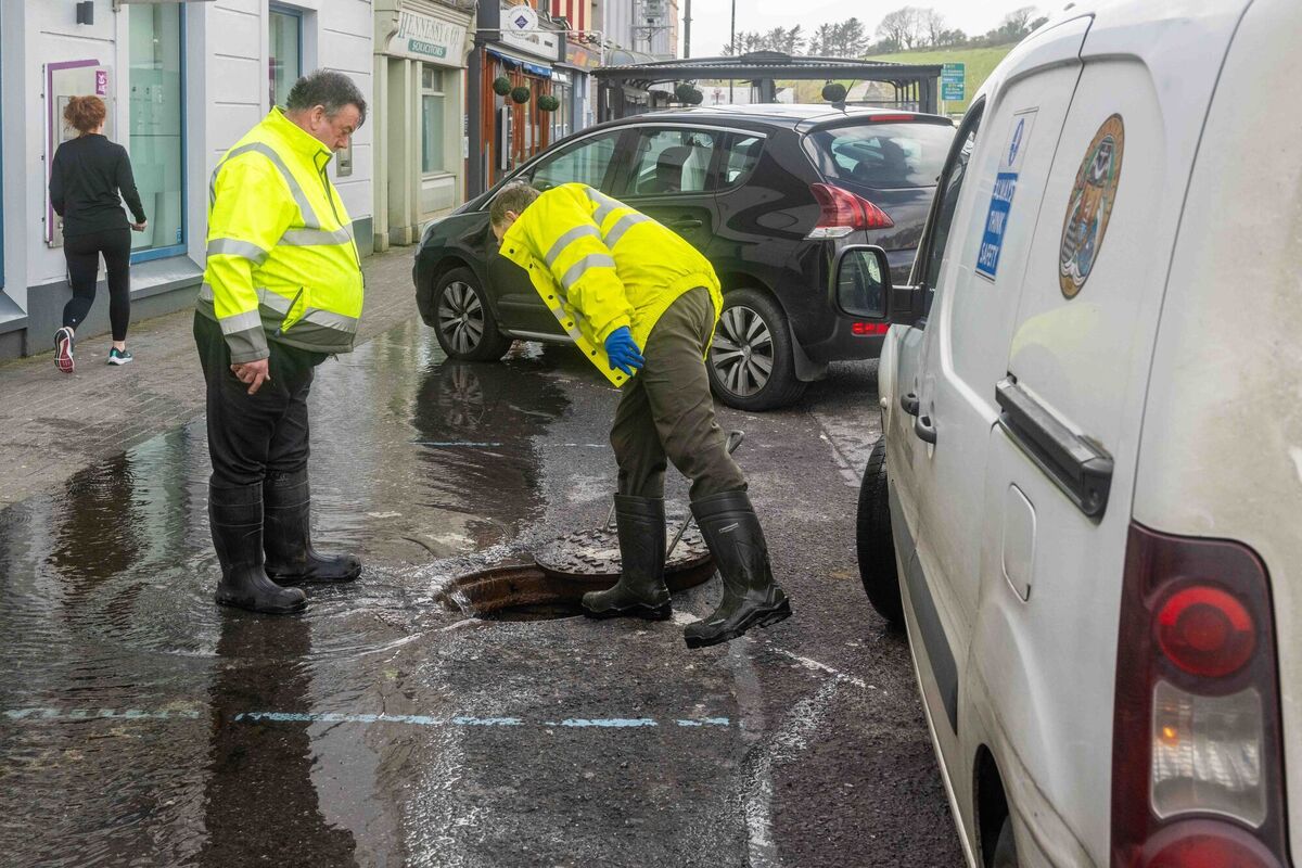 Cork County Council workers opening manholes to enable the water to drain away in Bantry after Storm Kathleen hit West Cork with winds of up to 70kmh recently. Though Bantry was expected to flood, the town escaped any damage. Picture: Andy Gibson
                    