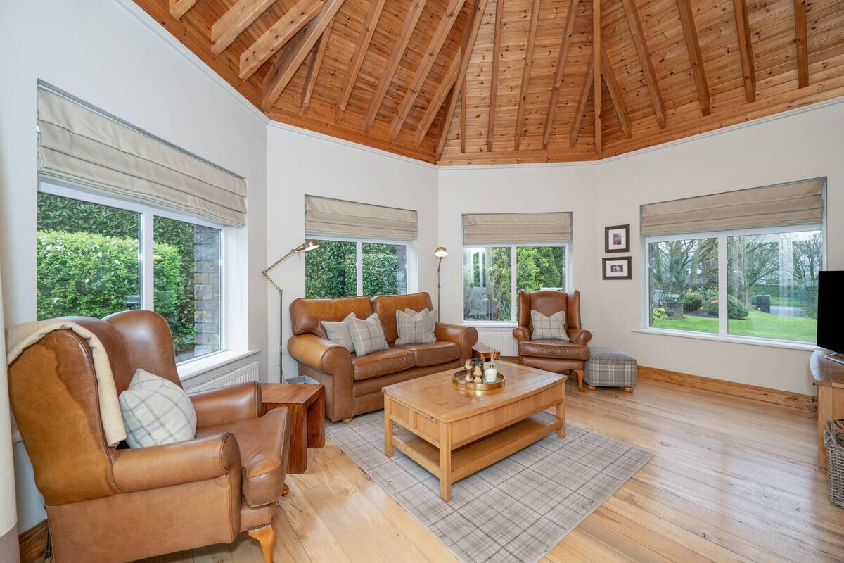Vaulted sunroom ceiling Vaulted sunroom ceiling