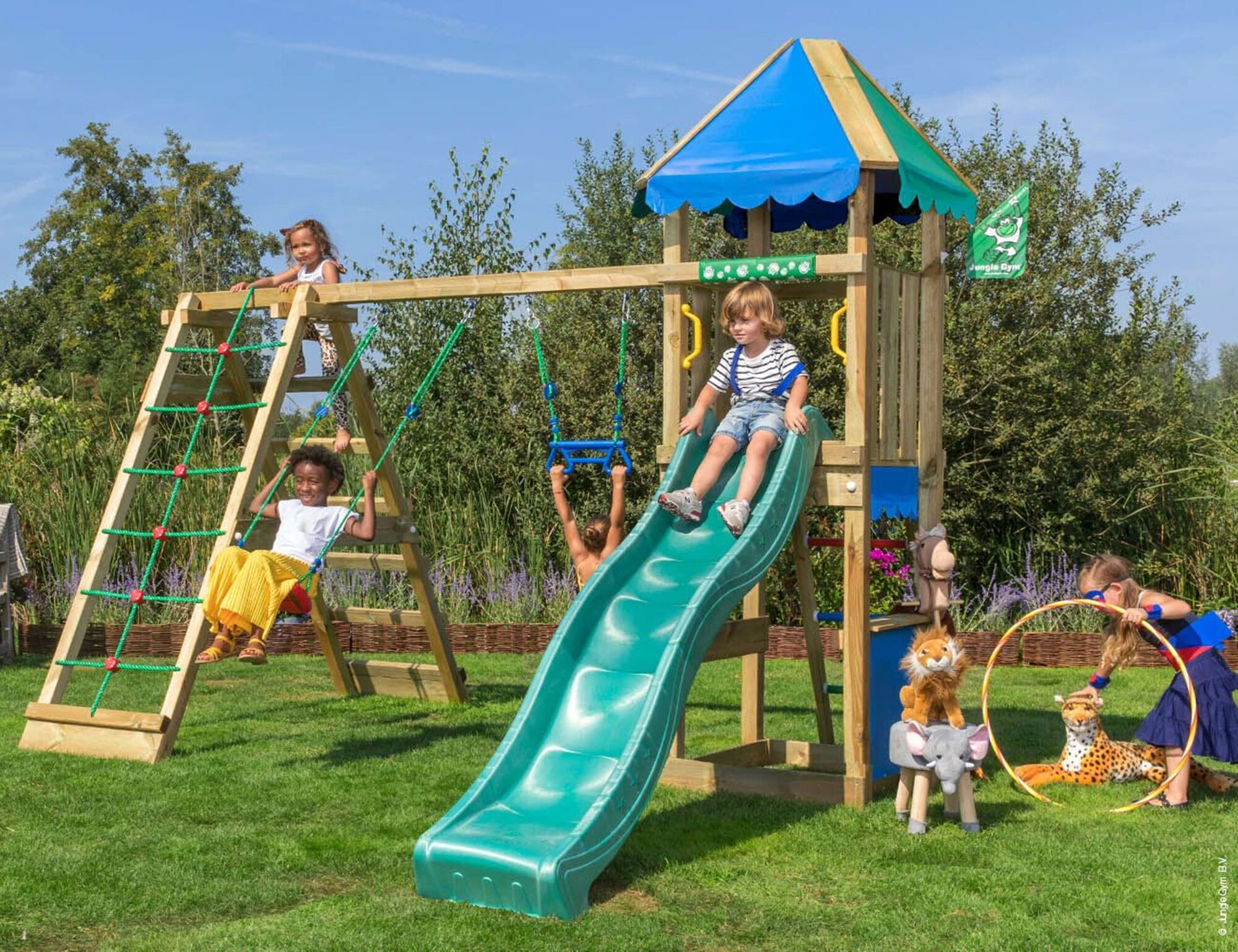 Regular family entertainers? This versatile Cirque-2-Climb frame accommodates different ages and multiple children. Includes a sand-pit and mini-market for the pre-schoolers. Build your own and choose your colour slide and features from €899, junglegym.ie