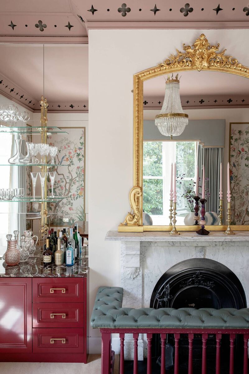 The windows in the dining and drawing rooms allowed for ample natural light which highlighted the fabrics and colour of the curtains and upholstered furniture.