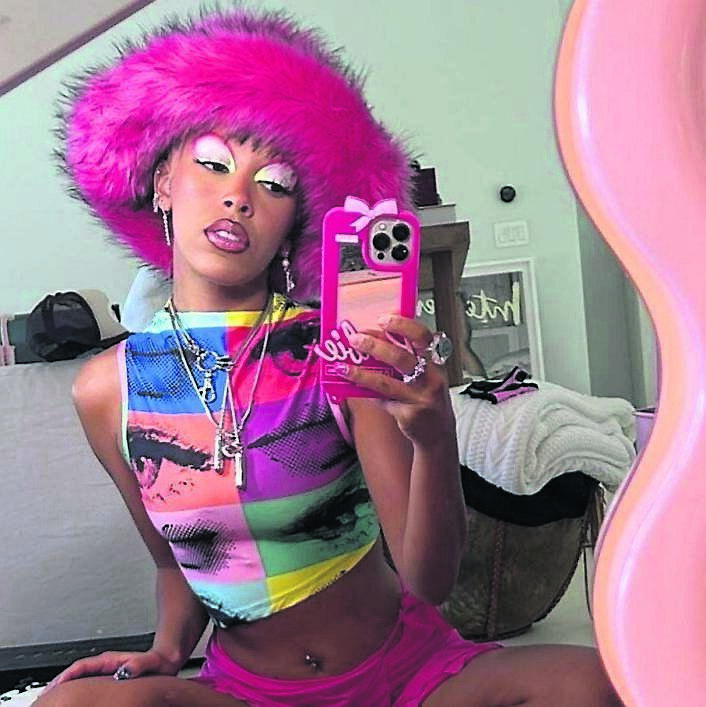 Doja Cat wearing a pink hat designed by Rashhiiid.