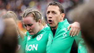 <p>Ireland Head Coach Scott Bemand speaks to the team huddle after the game. Pic Credit: Ben Brady, Inpho.</p>