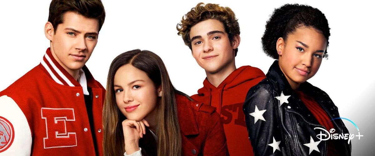 Olivia Rodrigo with some of her co-stars in High School Musical. 