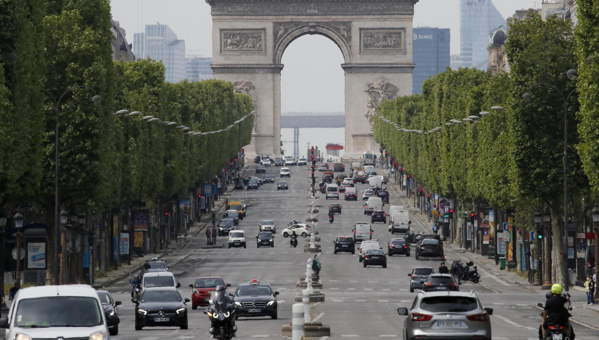France's debt pile under scrutiny amid reviews by rating firms  