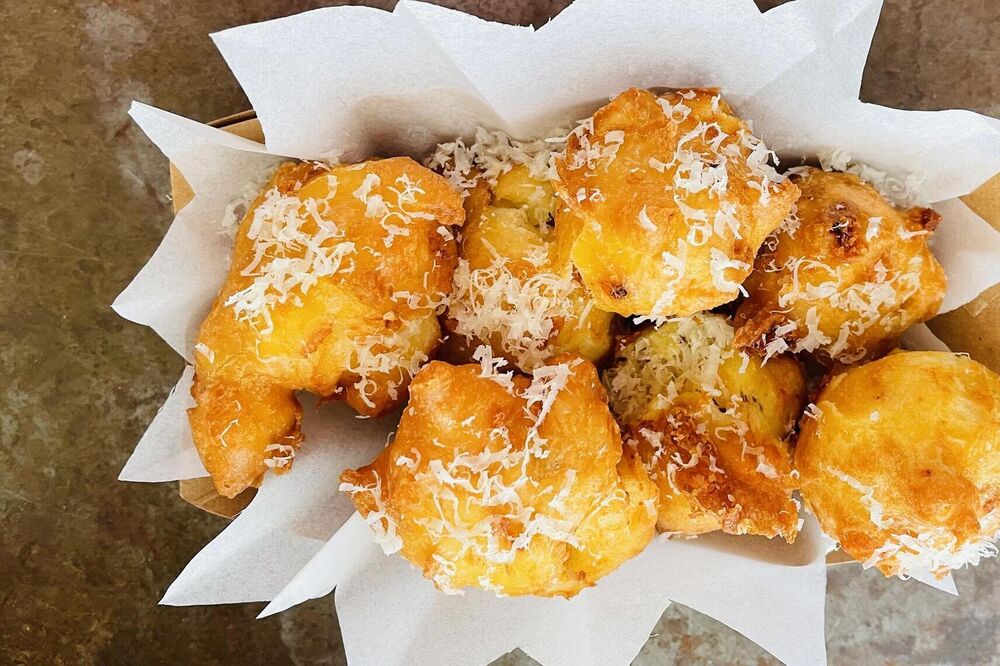 Zippoli or Zeppole