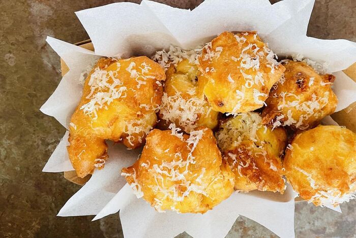 Zippoli or Zeppole
