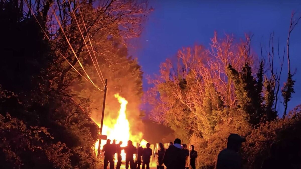 Gardaí: Violence at protest in Newtownmountkennedy driven by far-right agitators - Vimarsana News