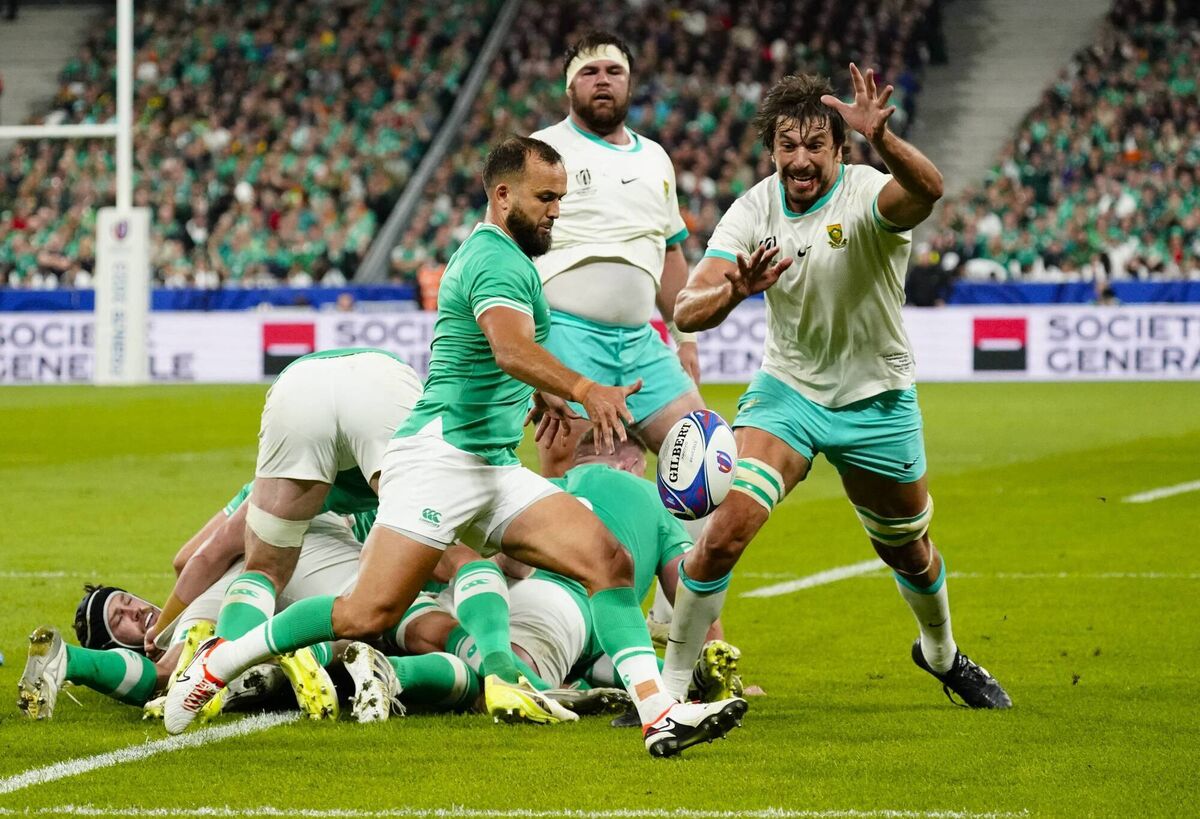 Eben Etzebeth of South Africa charges down a kick by Jamison Gibson-Park of Ireland. Picture: ©INPHO/Dave Winter Eben Etzebeth of South Africa charges down a kick by Jamison Gibson-Park of Ireland. Picture: ©INPHO/Dave Winter