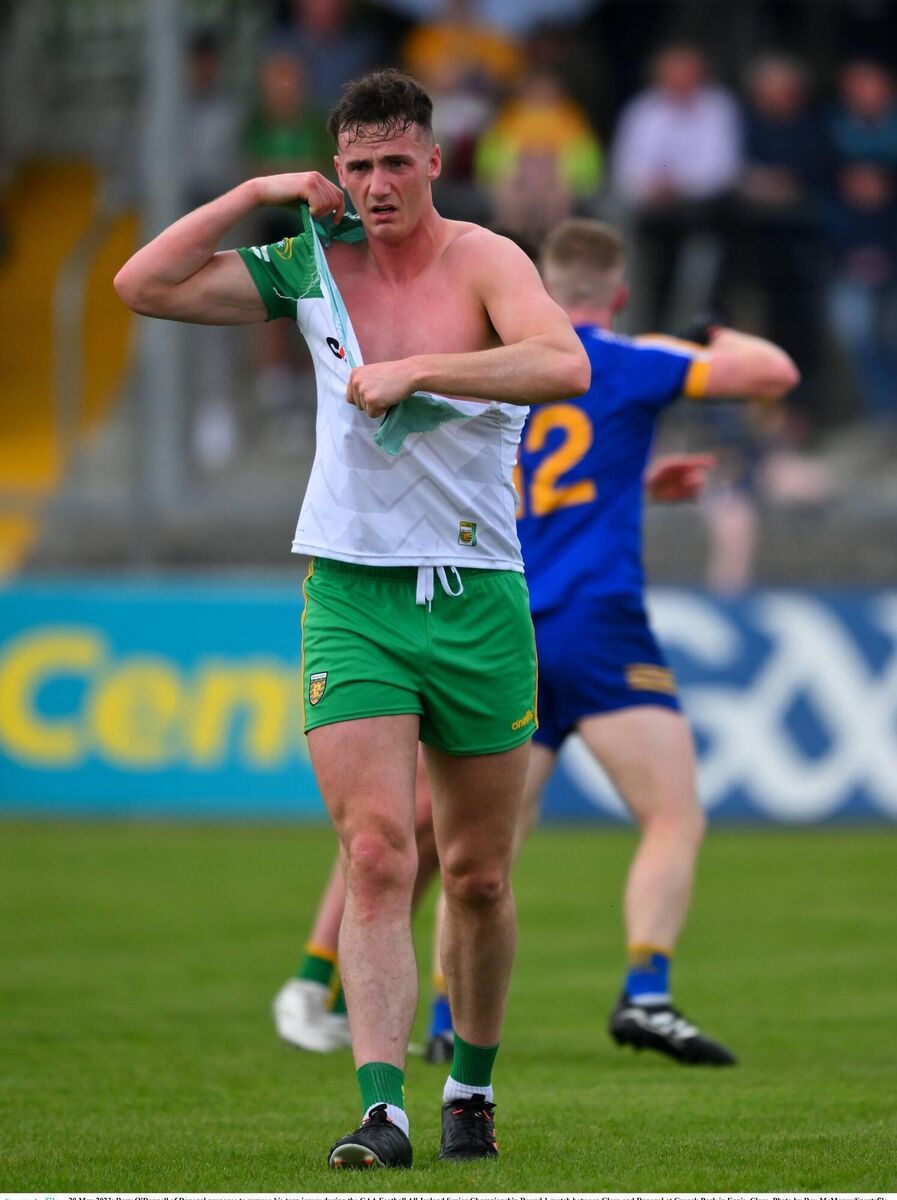 Donegal's Rory O'Donnell prepares to remove his torn jersey during the GAA Football All-Ireland SFC match against Clare. Pic: Ray McManus/Sportsfile Donegal's Rory O'Donnell prepares to remove his torn jersey during the GAA Football All-Ireland SFC match against Clare. Pic: Ray McManus/Sportsfile