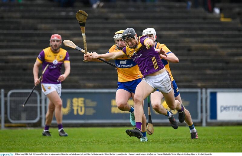 Jack O'Connor of Wexford in action against Clare players Seán Rynne, left, and Cian Galvin. Photo by Seb Daly/Sportsfile