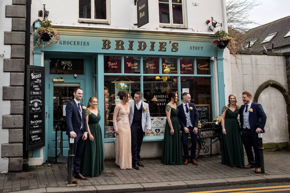 Aileen Prendergast and Niall Mulcahy with Una O’Grady, Niamh Gallagher, Niamh Nash Teehan, David Mulcahy, Kieran O’Sullivan and Brendan Canty. Pictures: Laura and Benny Photography