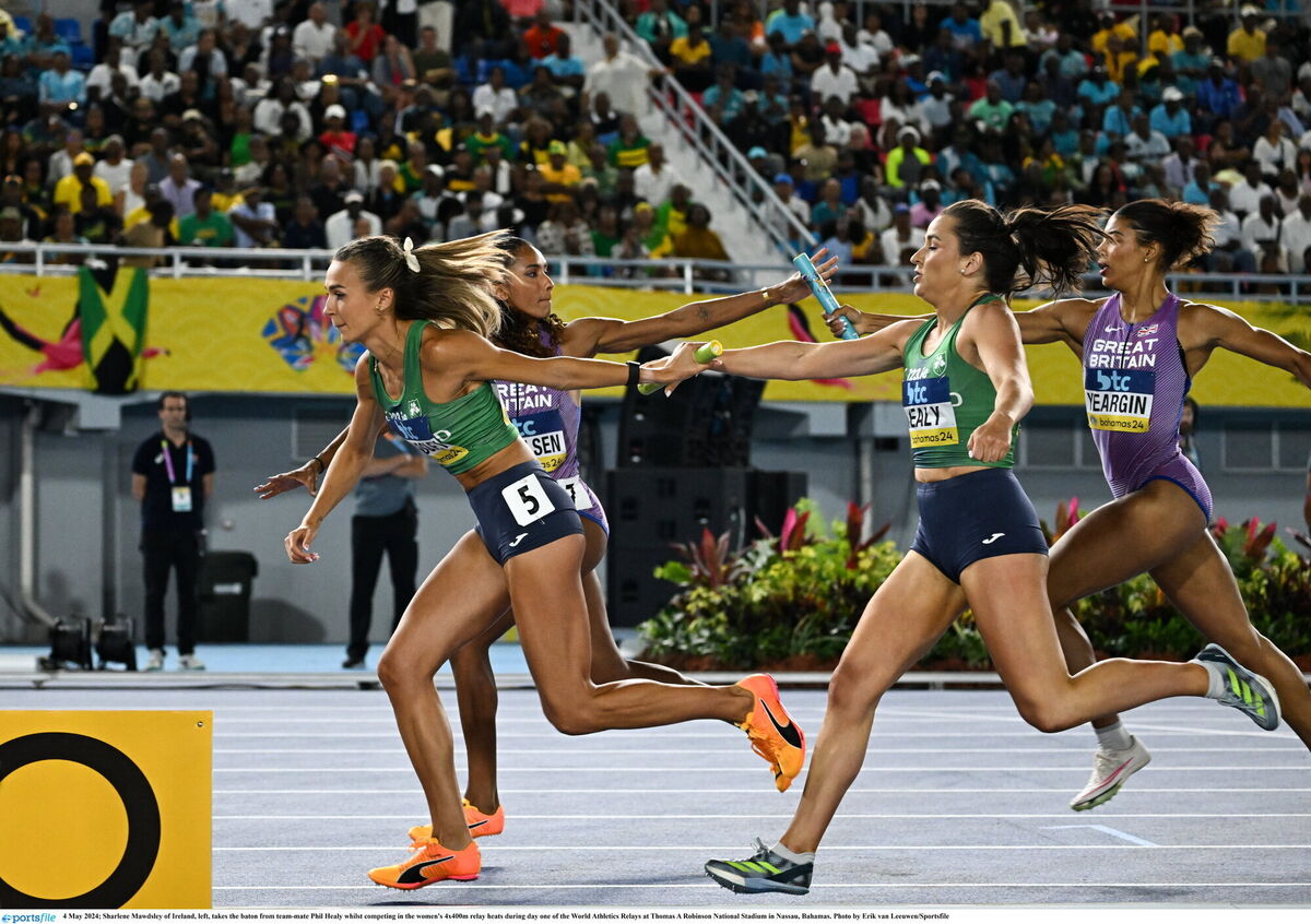Sharlene Mawdsley of Ireland, left, takes the baton from team-mate Phil Healy whilst competing in the women's 4x400m relay heats during day one of the World Athletics Relays at Thomas A Robinson National Stadium in Nassau, Bahamas. Photo by Erik van Leeuwen/Sportsfile