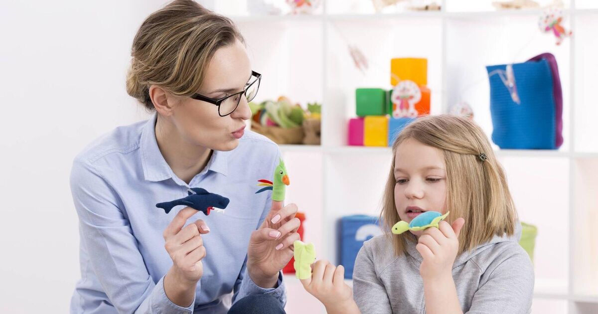 子どもたちが不安やその他の困難な感情に対処するのに、遊び療法がどのように役立つか