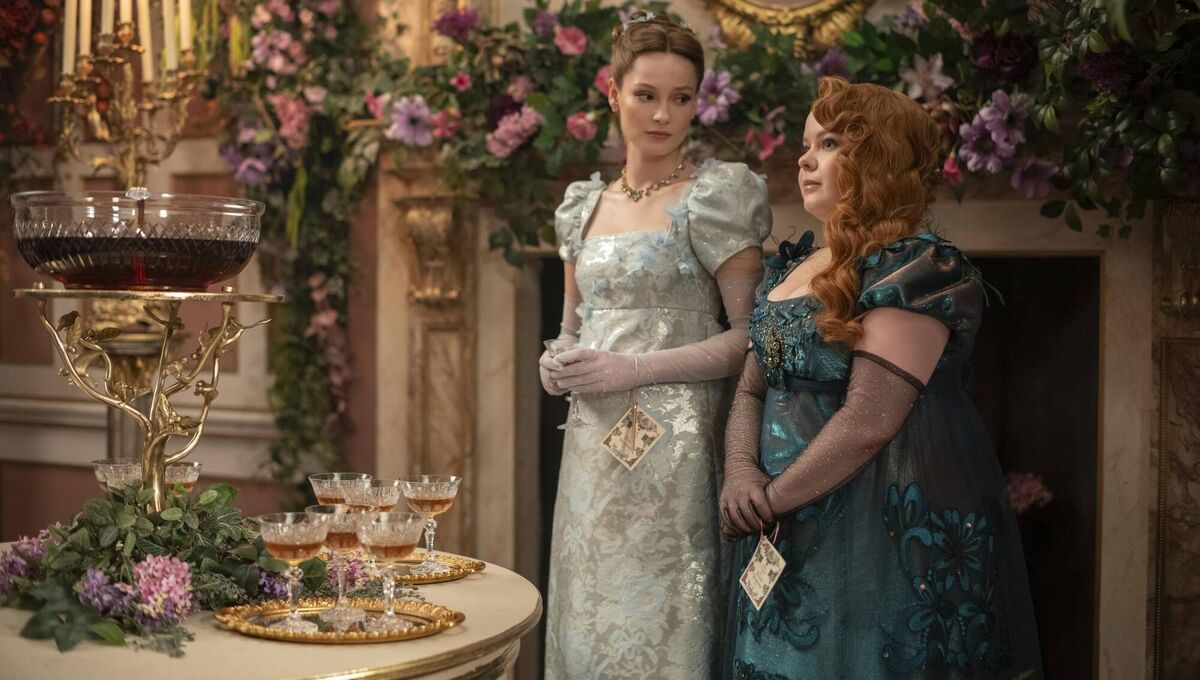 Hannah Dodd as Francesca Bridgerton, Nicola Coughlan as Penelope Featherington in episode 301 of Bridgerton.