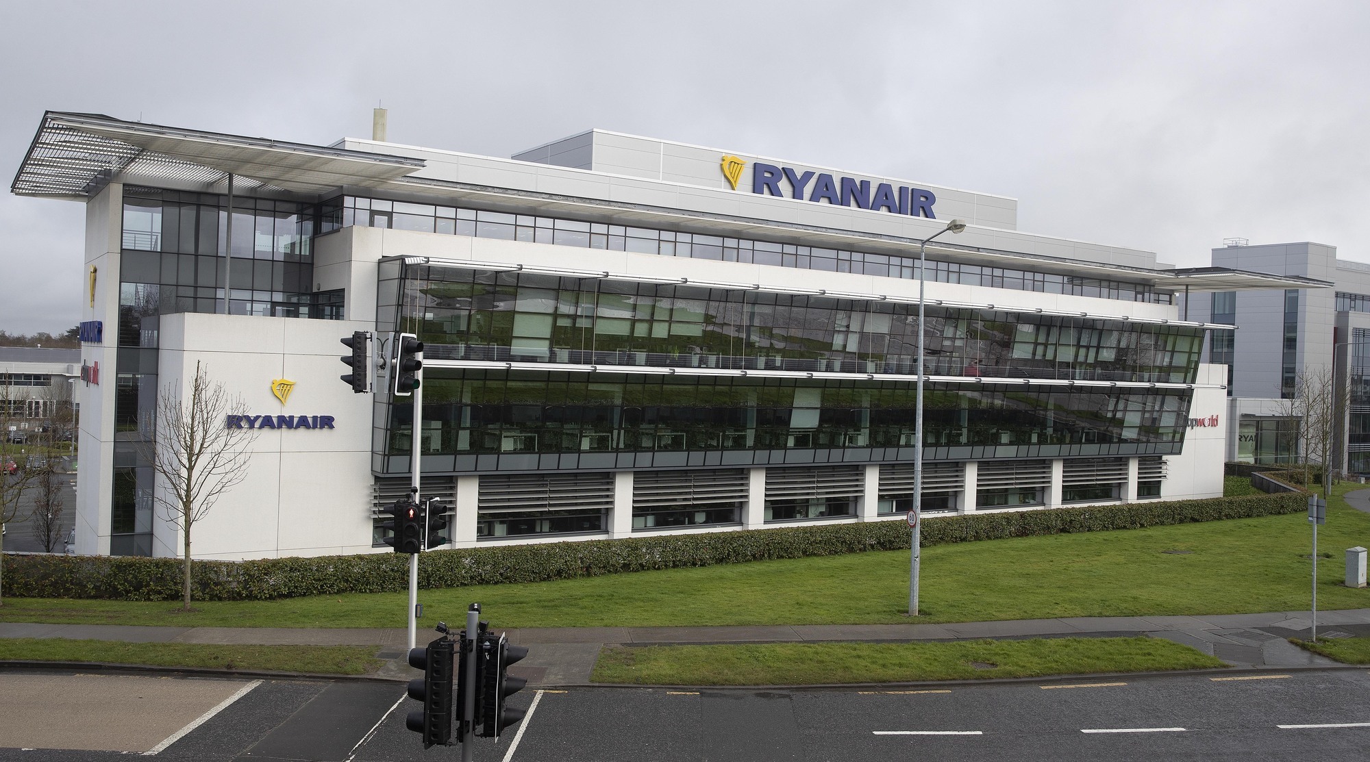 High Court agrees to early hearing of Ryanair challenge to search of Dublin offices