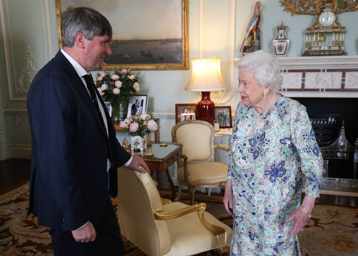 Queen Elizabeth II presenting Simon Armitage with The Queen's Gold Medal for Poetry upon his appointment as Poet Laureate during an audience at Buckingham Palace in 2019 in London. (Photo by Jonathan Brady - WPA Pool/Getty Images) Queen Elizabeth II presenting Simon Armitage with The Queen's Gold Medal for Poetry upon his appointment as Poet Laureate during an audience at Buckingham Palace in 2019 in London. (Photo by Jonathan Brady - WPA Pool/Getty Images)