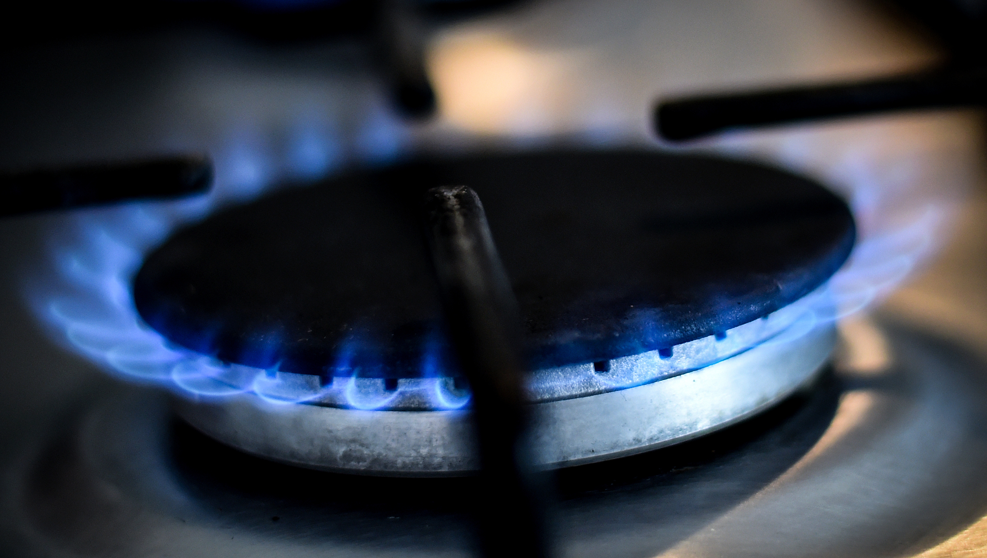 'Clear lag' between wholesale energy prices and those charged to consumers, CRU says 