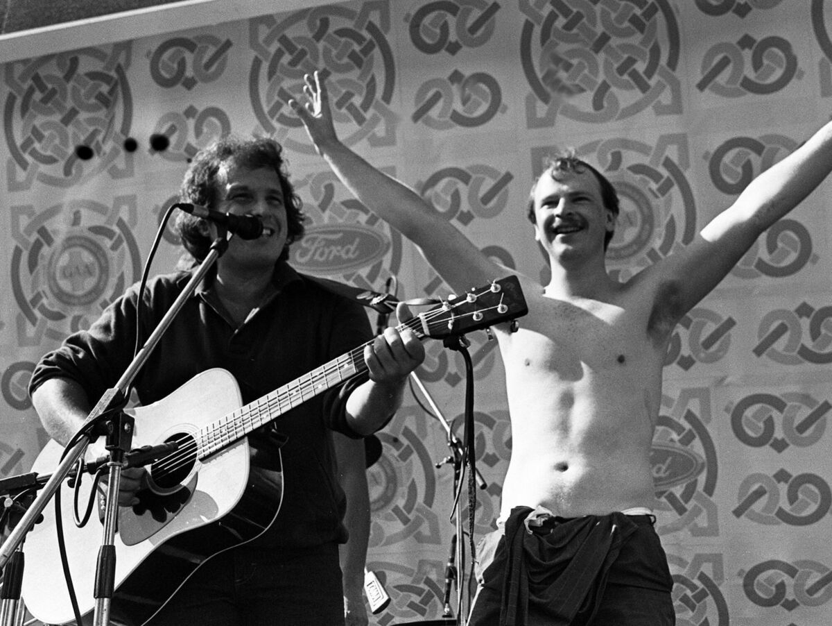 Don McLean with a fan at Siamsa Cois Laoi, July 1984 Don McLean with a fan at Siamsa Cois Laoi, July 1984