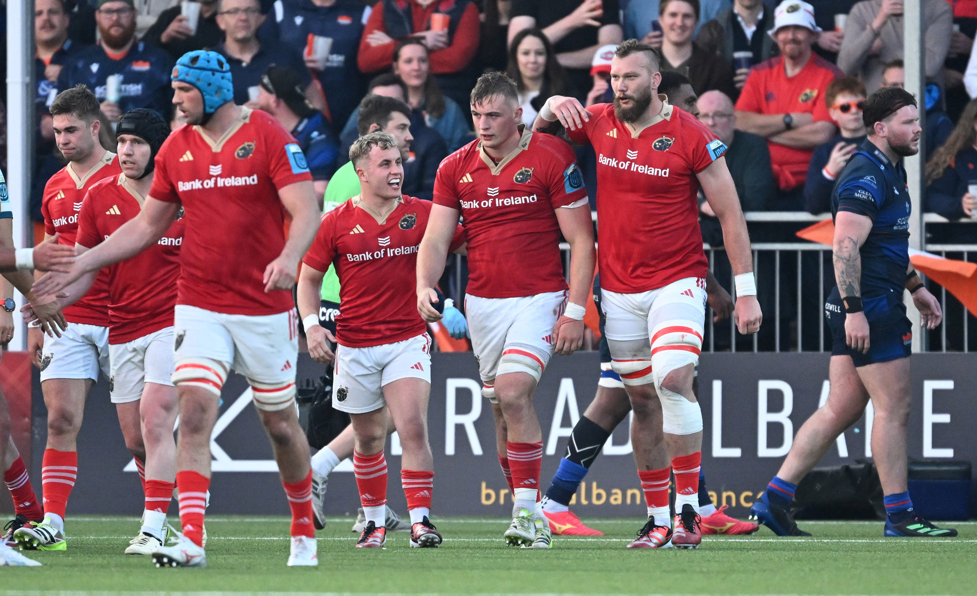 Munster battle to gritty win over Edinburgh to go top of URC 