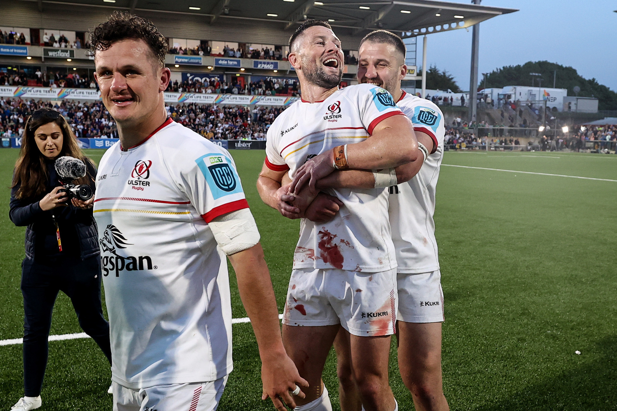 Late Cooney penalty pips Leinster, seals Ulster's play-off spot