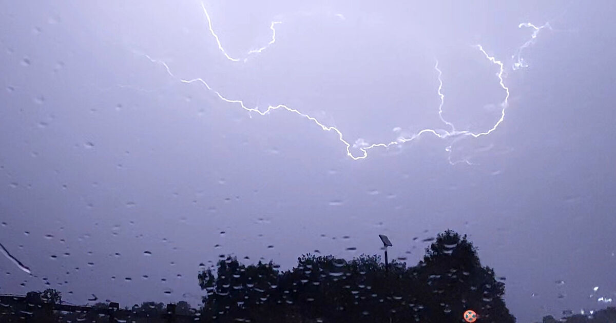 コーク、ウォーターフォード、その他の3つの郡に雷雨警​​報が出ています