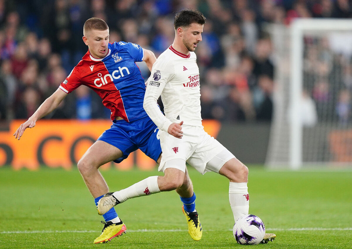 Manchester United's Mason Mount and Crystal Palace's Adam Wharton battle for the ball. Picture: Zac Goodwin/PA Wire.