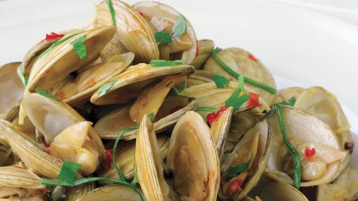 Wok-Fried Clams with Chilli & Ginger Butter