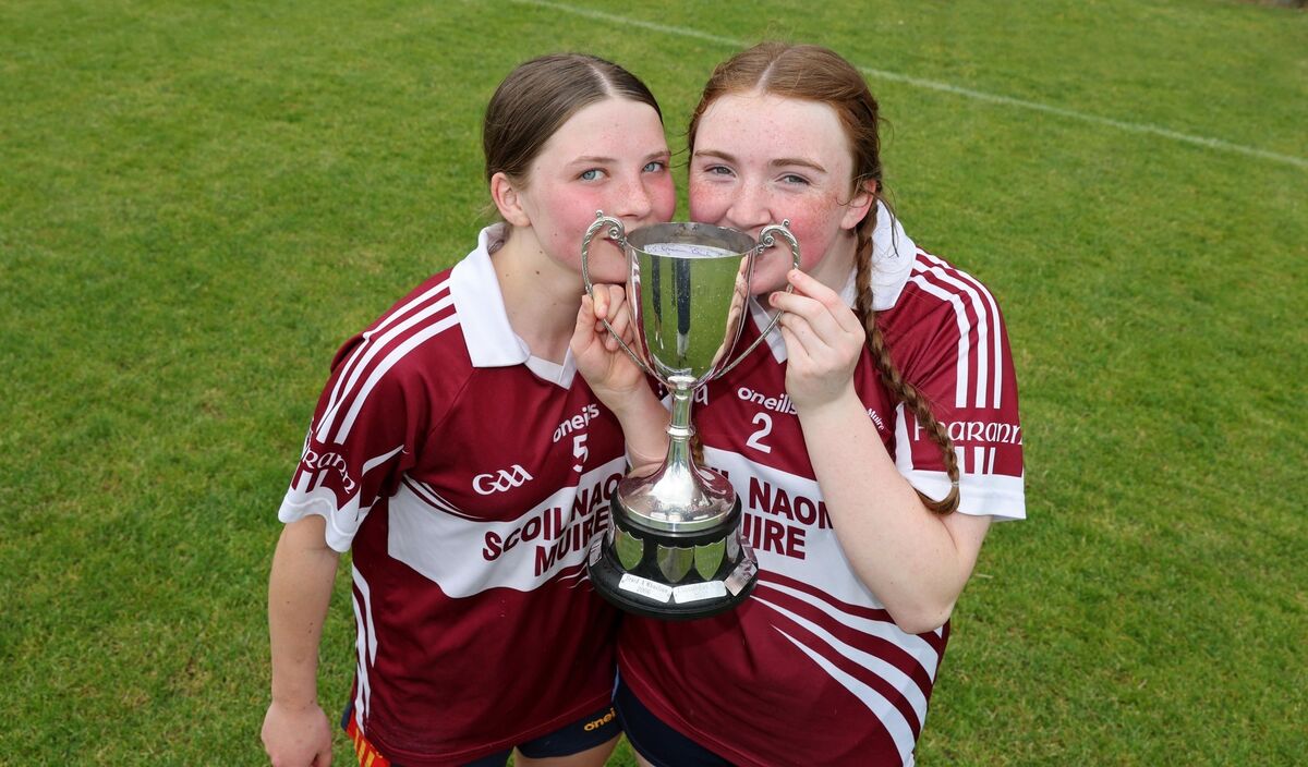 Farran joint Captains, Emily Bushell and Ayla O'Sullivan kiss the Cup to celebrate their win. Pic: Jim Coughlan.