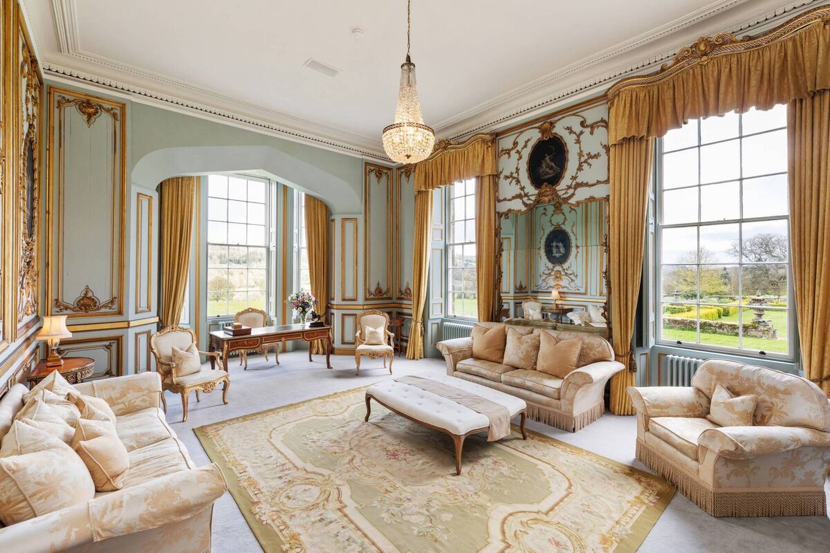 More decadent furnishings inside Fortwilliam. 