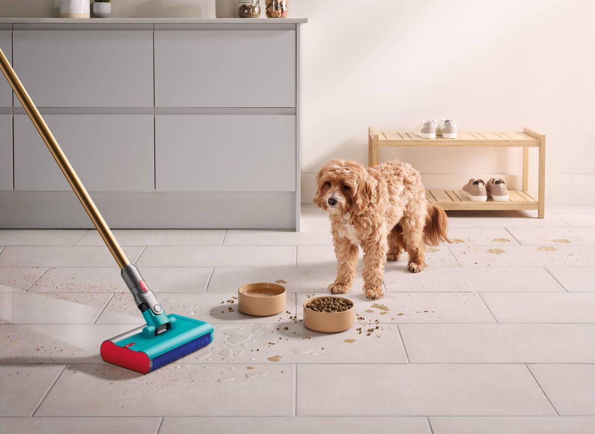 The Dyson Submarine V15s in action.