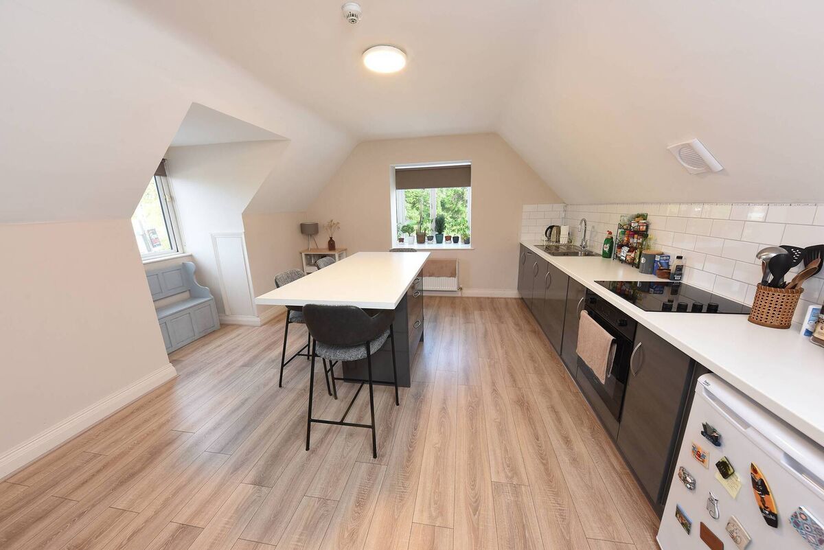 Apartment overhead earns €12,000 a year