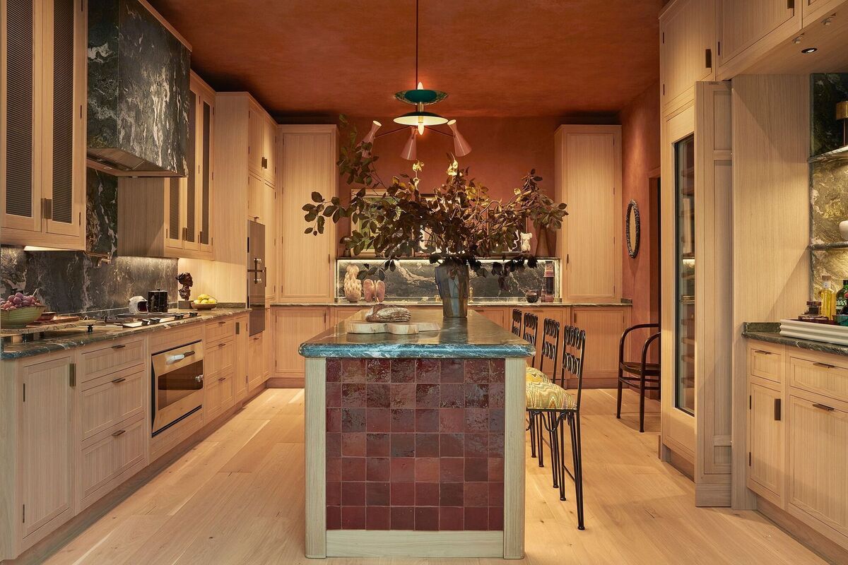  Studio Vero's collaboration with bespoke furniture maker Martin Moore makes a kitchen space for entertaining and living and not just cooking.