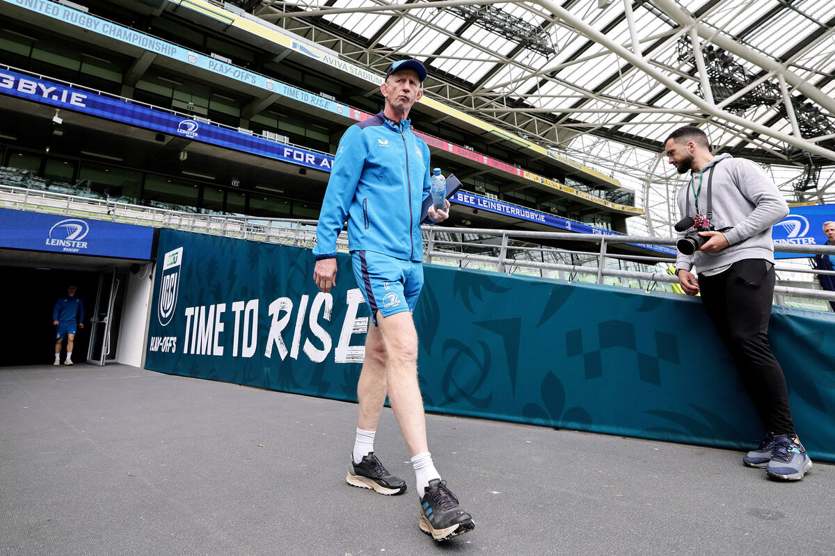 WALKING TALL:Head Coach Leo Cullen walks out at the Aviva stadium. Pic Credit: Laszlo Geczo, Inpho.