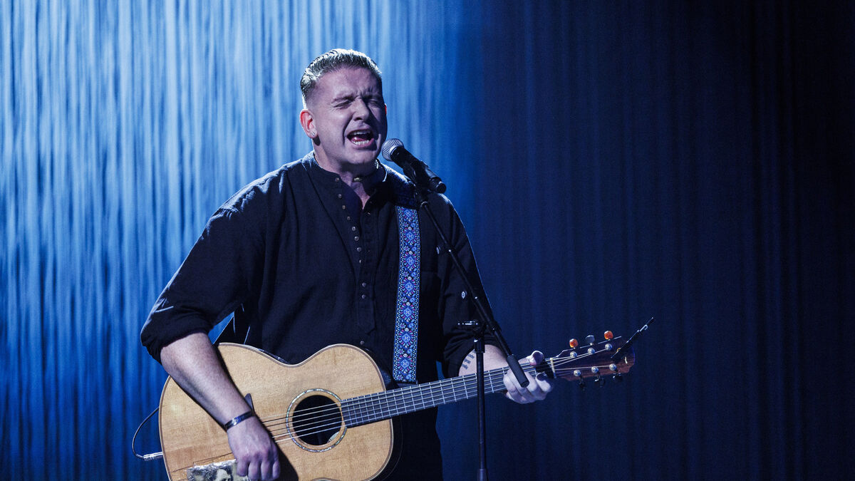 Marquee crowd filled with 'Almighty Love' for Damien Dempsey - Vimarsana News