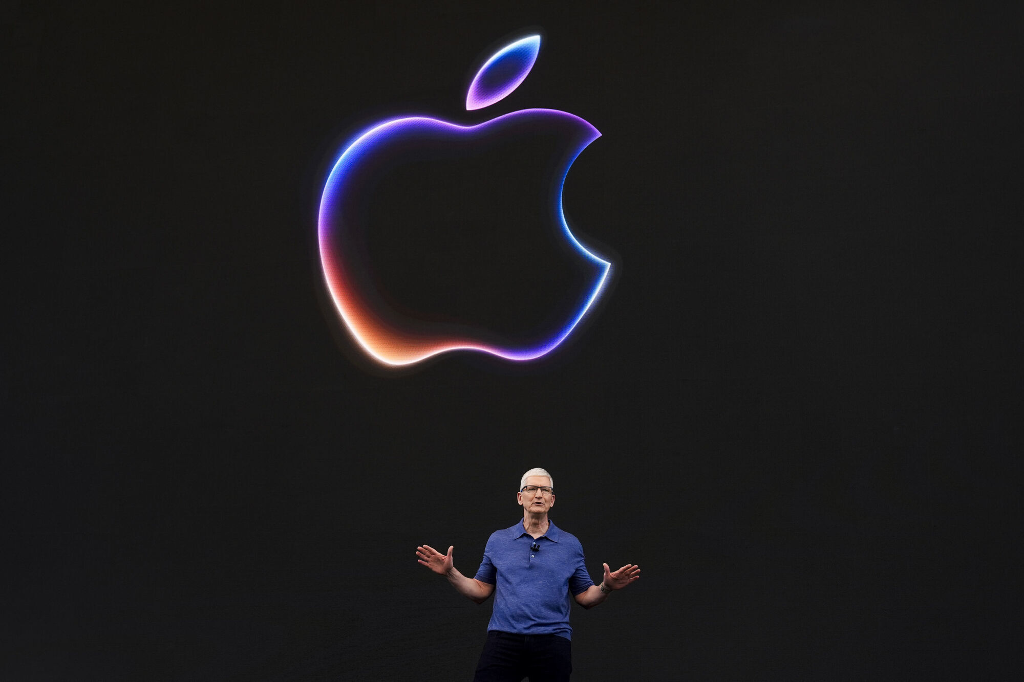 Apple shares down despite unveiling raft of AI features