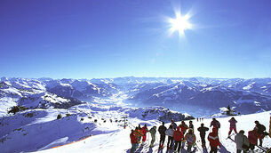 Skiers in training die in avalanche